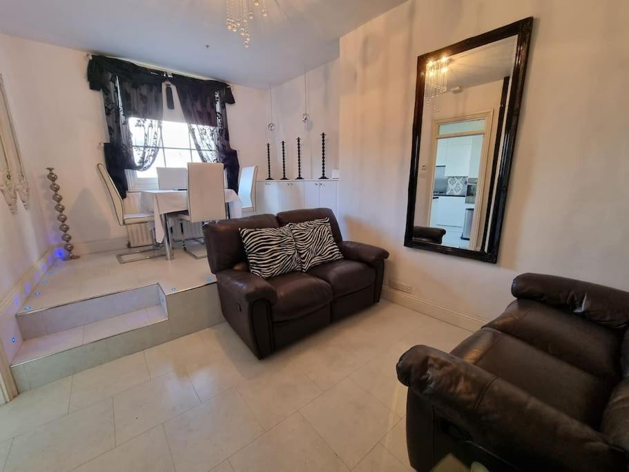 Beautiful Apartment In The Heart Of Rochester Rochester  Eksteriør bilde