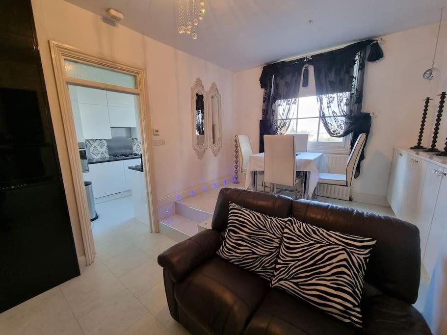 Beautiful Apartment In The Heart Of Rochester Rochester  Eksteriør bilde