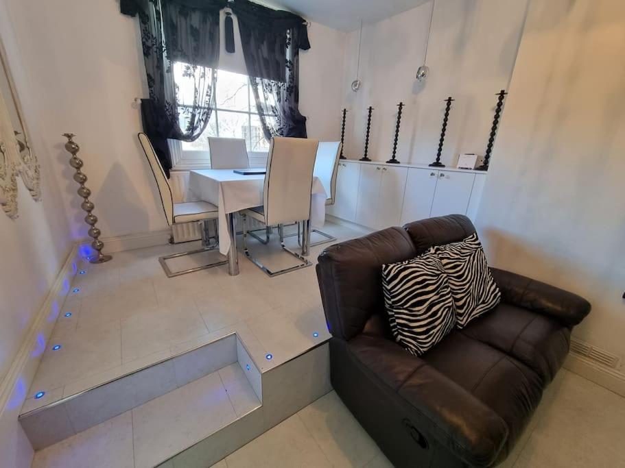 Beautiful Apartment In The Heart Of Rochester Rochester  Eksteriør bilde
