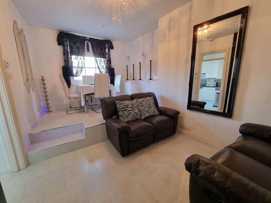 Beautiful Apartment In The Heart Of Rochester Rochester  Eksteriør bilde